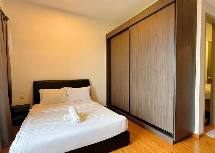 Beacon Executive Suite - City View - By Iz