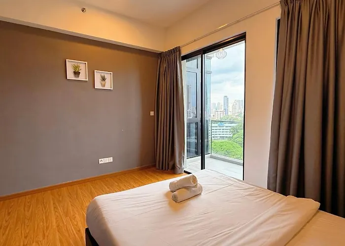 Beacon Executive Suite - City View - By Iz