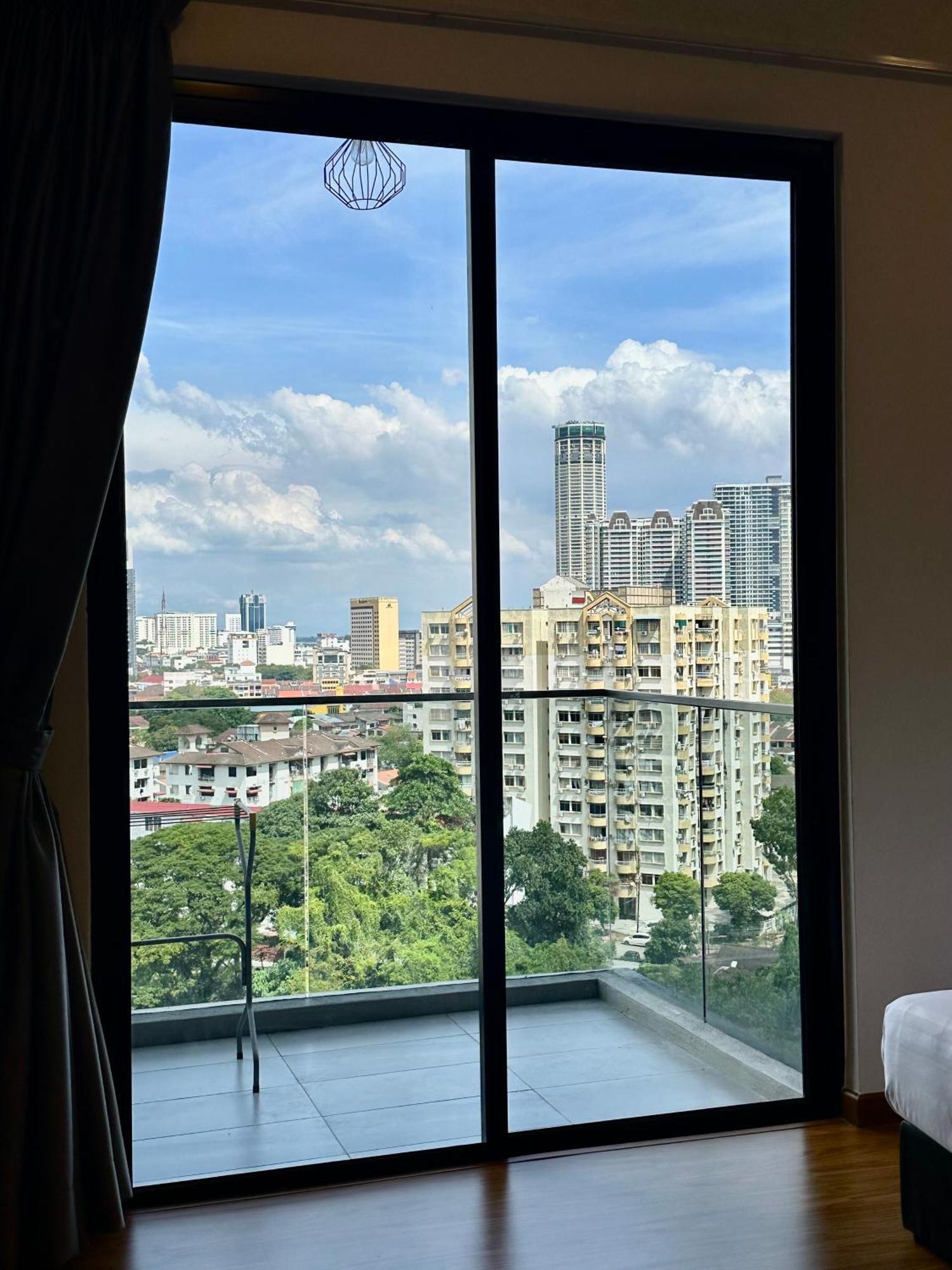 Beacon Executive - View - By Iz Apartment *