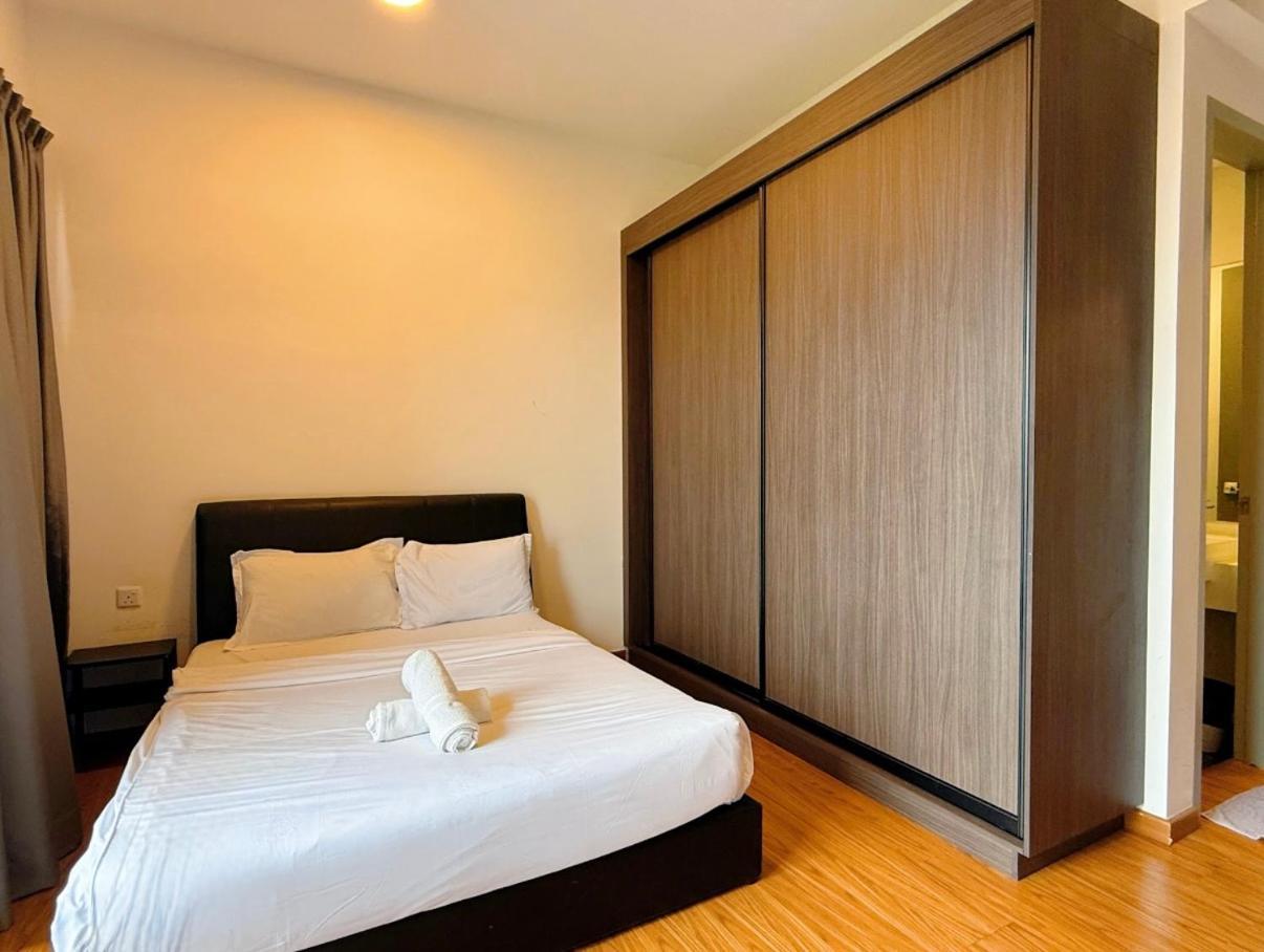 Apartment Beacon Executive - View - By Iz