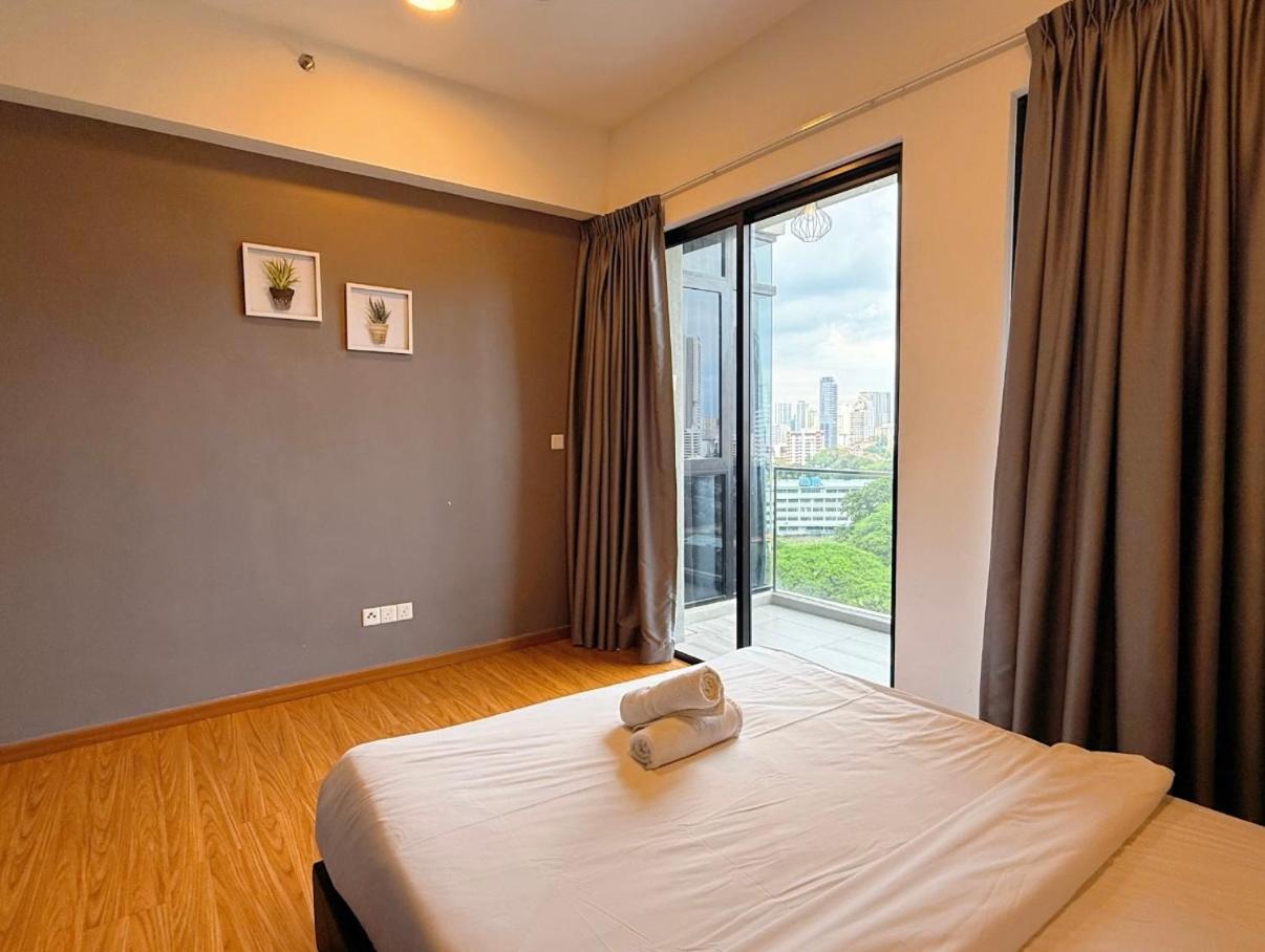 Beacon Executive - View - By Iz Apartment *