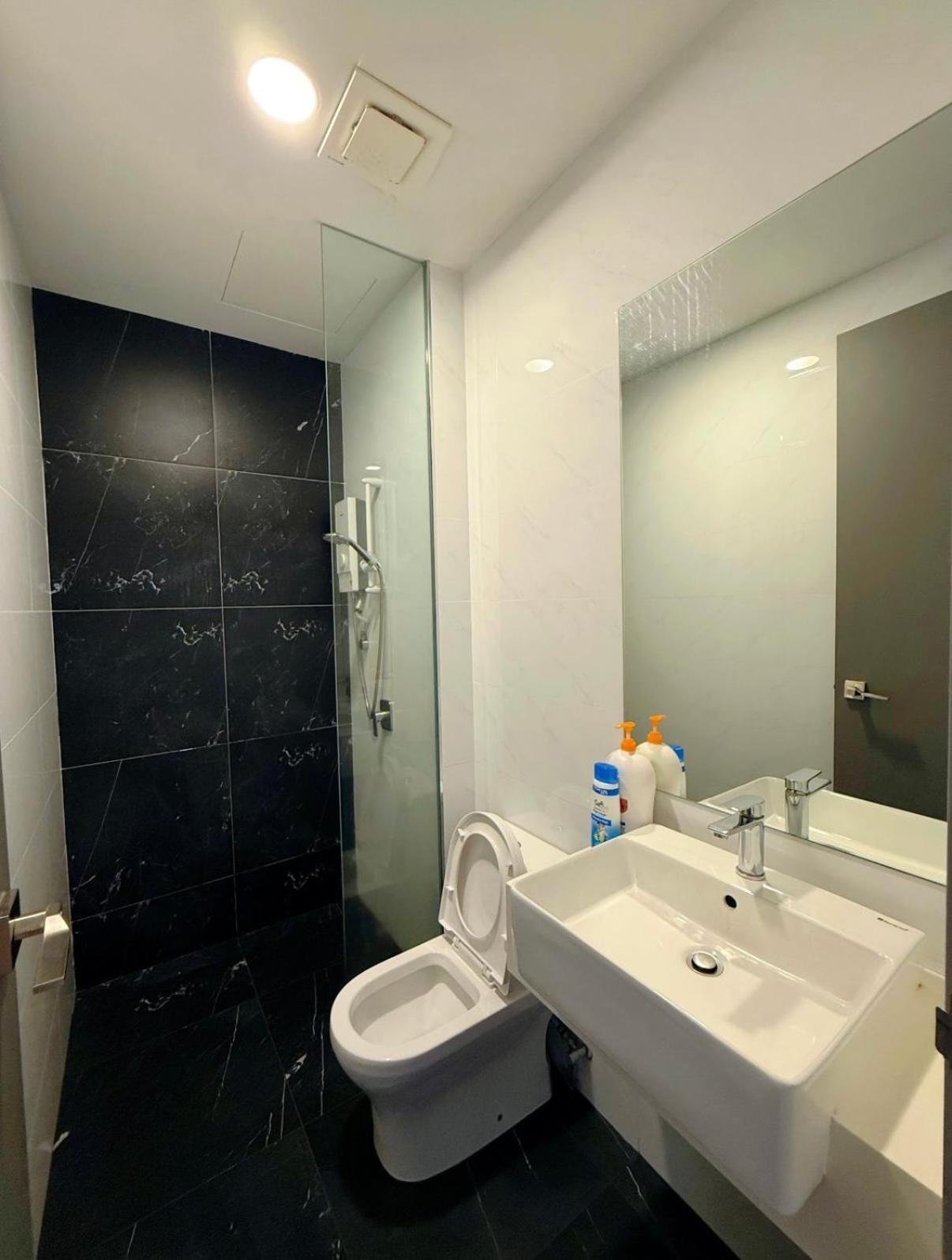 Beacon Executive - View - By Iz Apartment *
